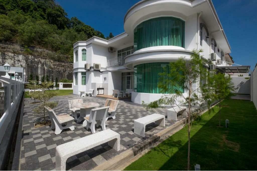6, Persiaran Tanjung Bunga 3 Villa Batu Ferringhi Exterior photo