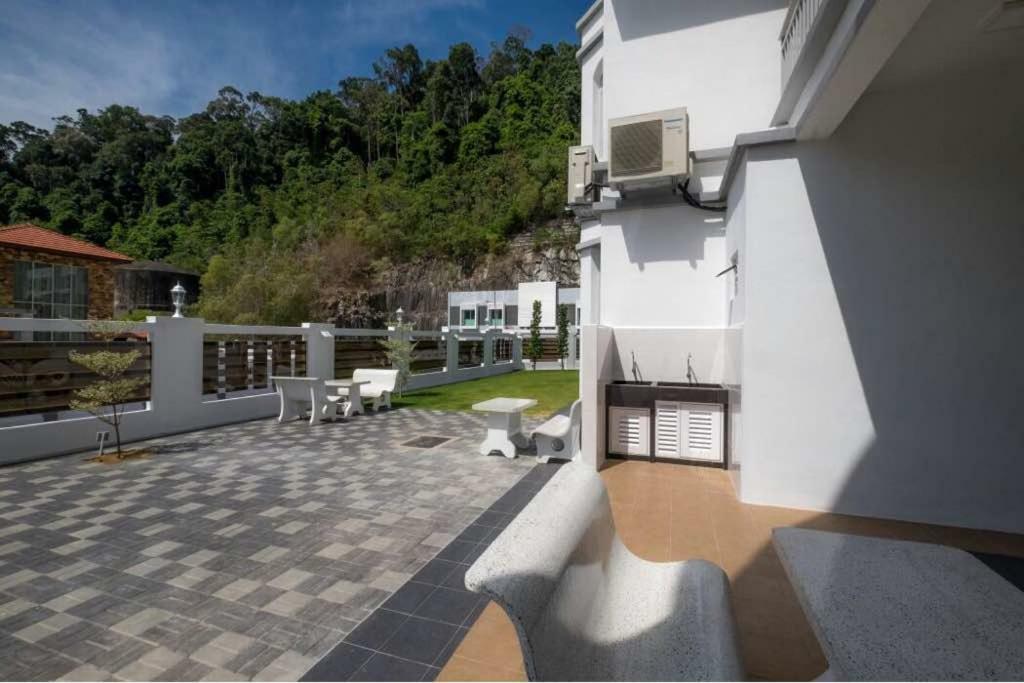 6, Persiaran Tanjung Bunga 3 Villa Batu Ferringhi Exterior photo