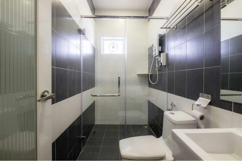 6, Persiaran Tanjung Bunga 3 Villa Batu Ferringhi Exterior photo