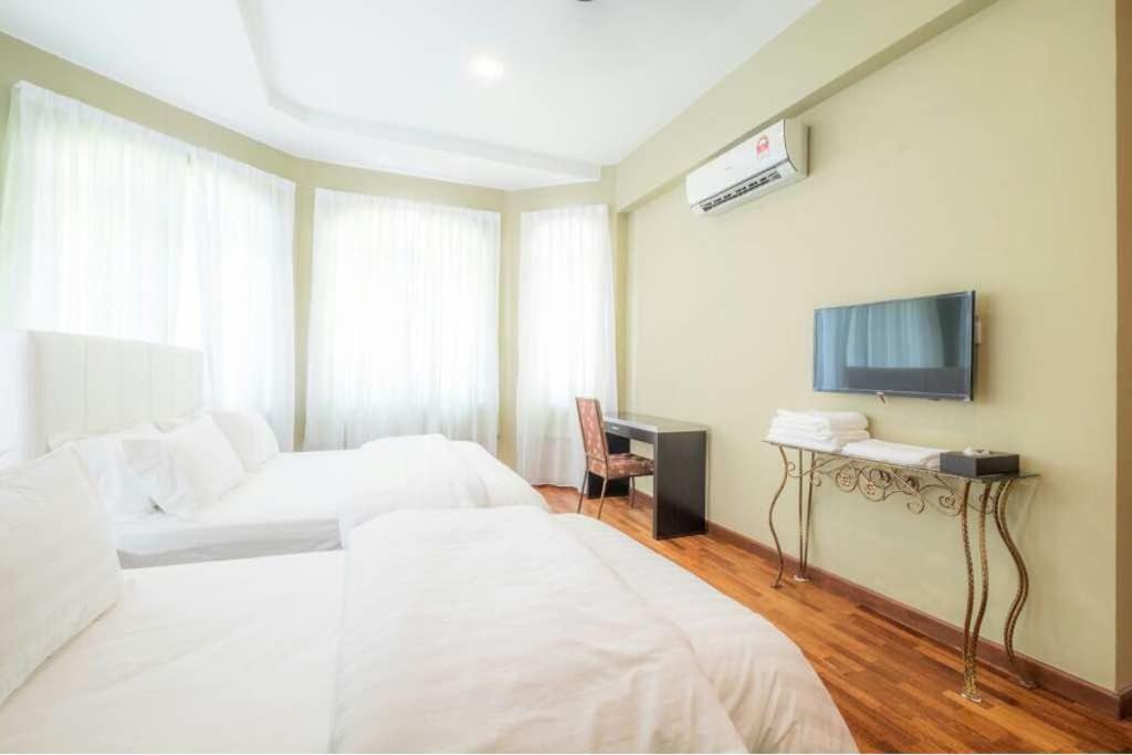6, Persiaran Tanjung Bunga 3 Villa Batu Ferringhi Exterior photo